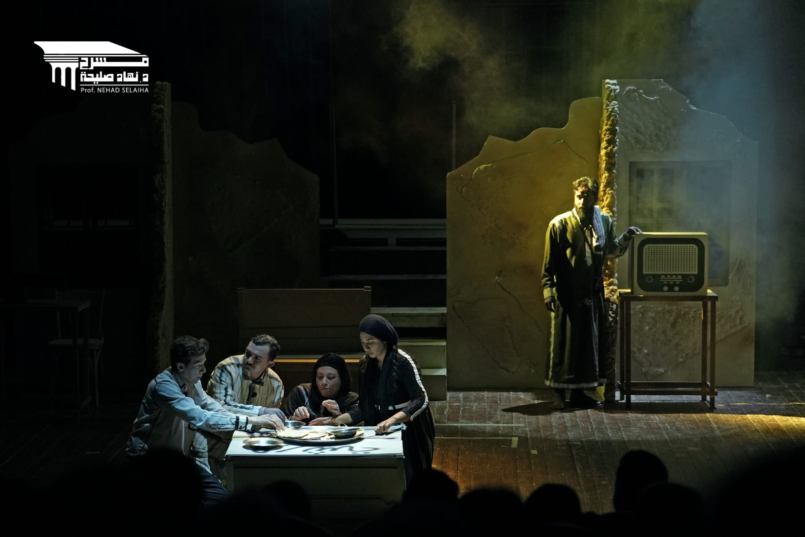 "على حافة الانهيار": عرض مسرحي يجسد صراع الإنسانية على مسرح نهاد صليحة