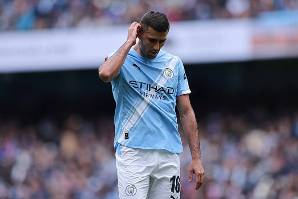 رودري يحذر: ضغط المباريات يهدد استمرارية مسيرتي الكروية