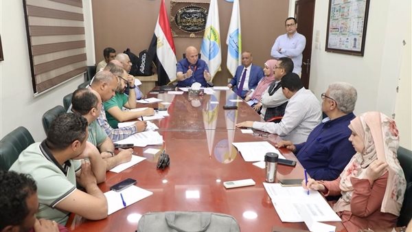 نائب رئيس القابضة للمياه يستعرض مشروعات «حياة كريمة» في أسيوط