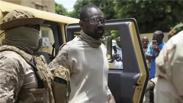 أنباء عن اختطاف قائد المجلس العسكري في مالي تثير قلقًا دوليًا