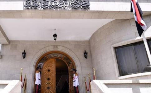 انطلاق محاكمة رموز النظام السوري: خطوة نحو العدالة الانتقالية