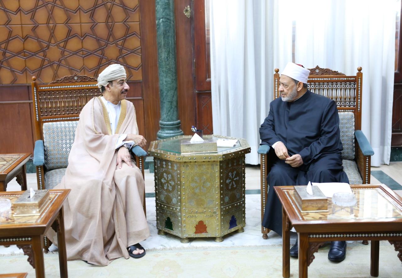 شيخ الأزهر يستقبل سفير سلطنة عمان لتعزيز التعاون العلمي والديني