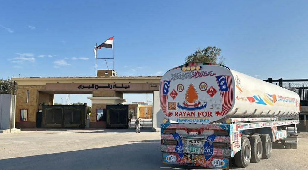 الهلال الأحمر يدعم غزة بـ4020 طن من المساعدات الإنسانية