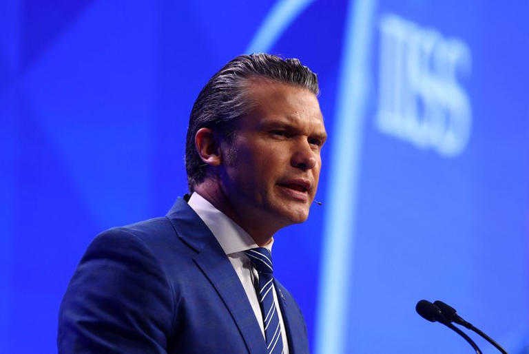 وزير الدفاع الأمريكي يواجه استجواباً حاداً حول التحديات الأمنية الحالية