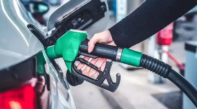 أسعار البنزين في الولايات المتحدة تصل لأعلى مستوى منذ 4 سنوات وسط إغلاق مضيق هرمز
