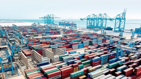السعودية تعزز ربطها الملاحي بخدمة شحن جديدة لميناء جدة