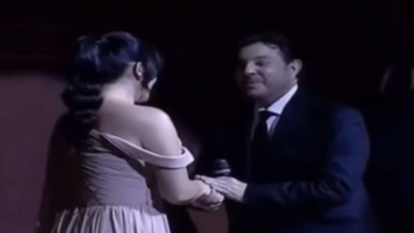 سلاف فواخرجي تستحضر ذكريات هاني شاكر بكلمات أغنيته الشهيرة "لو بتحب"