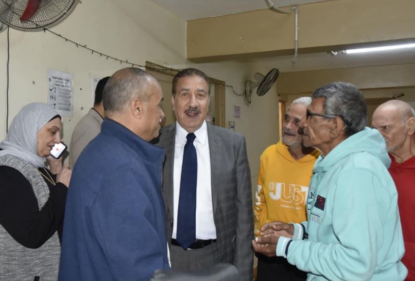 محافظ بورسعيد يخصص 300 ألف جنيه لدعم دار حياة كريمة لكبار السن