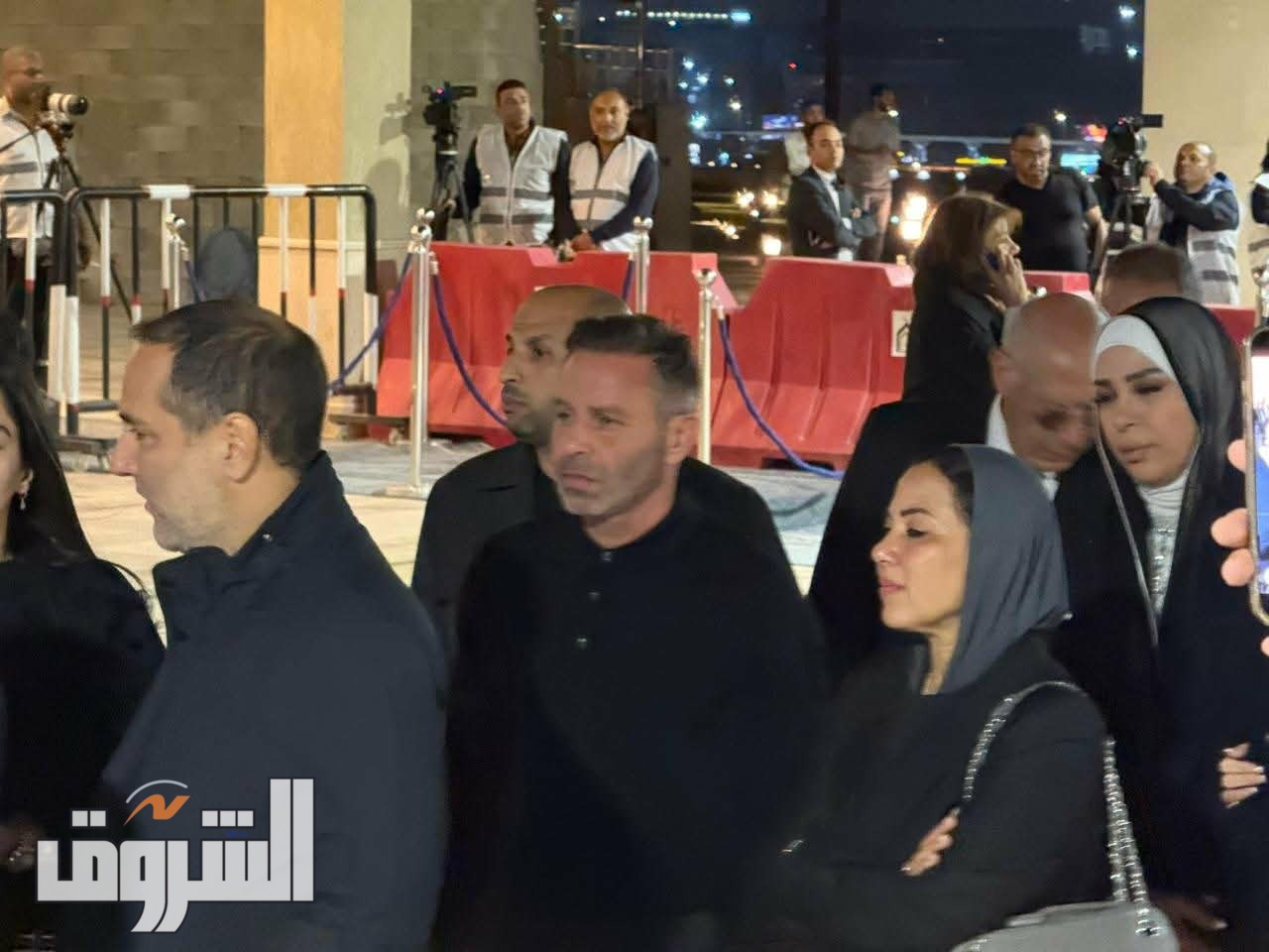 نجوم الفن يتجمعون لتقديم العزاء في رحيل أمير الغناء العربي هاني شاكر