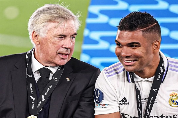 كاسيميرو يكشف عن لحظة مؤثرة مع أنشيلوتي عند رحيله عن ريال مدريد