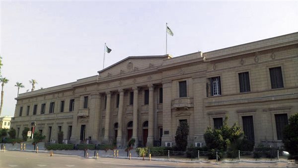 ضوابط جديدة للتسجيل في الفصل الدراسي الصيفي بكلية حقوق القاهرة