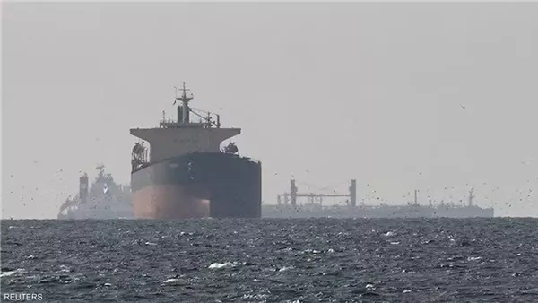 ناقلة بضائع تتعرض لهجوم بمقذوف قرب قطر دون إصابات