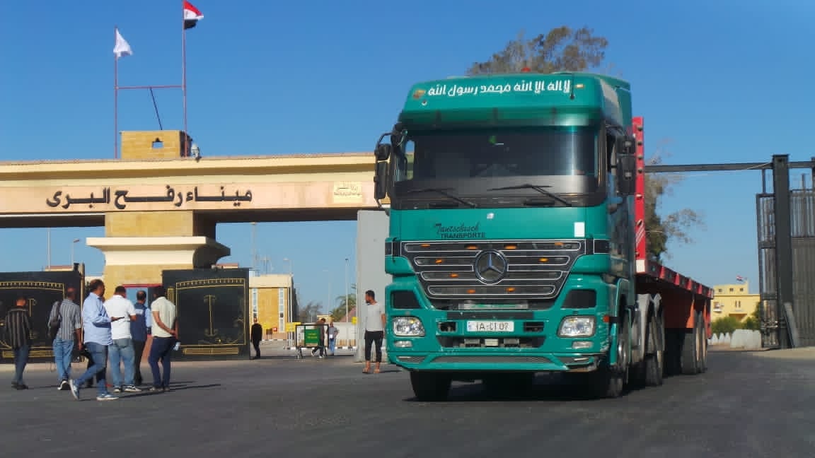 معبر رفح يستمر في إدخال المساعدات الإنسانية إلى قطاع غزة