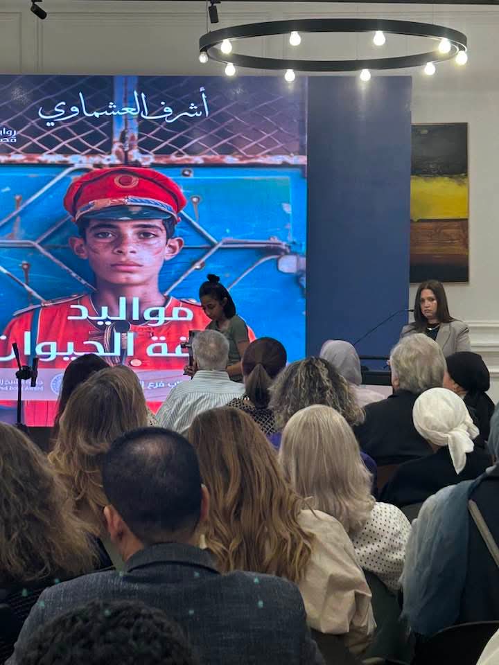 "أشرف العشماوي يتألق بجائزة الشيخ زايد للأدب وسط احتفاء كبير"