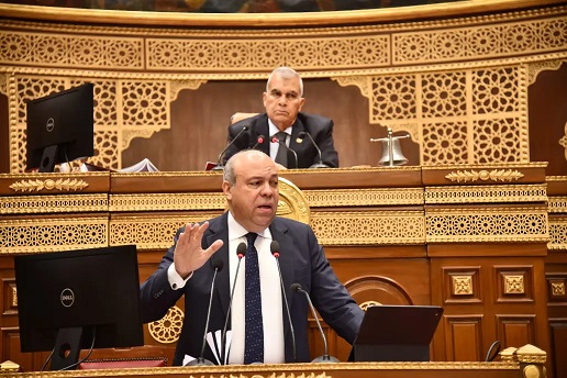 وزير الطيران يؤكد عدم بيع المطارات ويعلن عن طرح إدارتها بشفافية