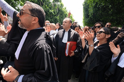 محامو تونس يطلقون احتجاجات وإضرابات للمطالبة بالإصلاحات القضائية