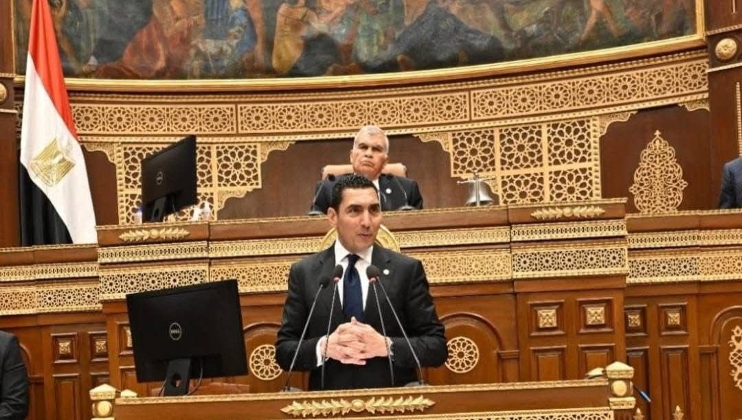 وزير الشباب يرد على انتقادات غياب الوزراء: الحكومة فرقة واحدة