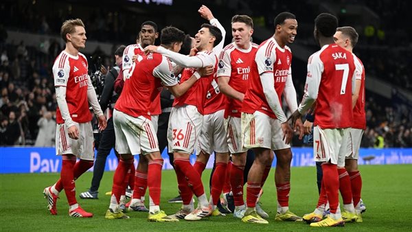 آرسنال يتوج بلقب الدوري الإنجليزي بعد غياب 22 عامًا وسط احتفالات مميزة