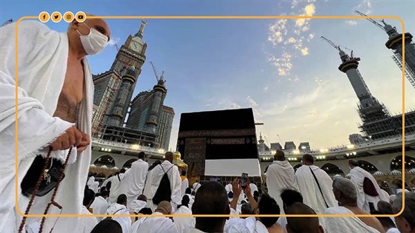 أمين الفتوى: ارتداء الكمامة أثناء الإحرام لا يبطل العمرة