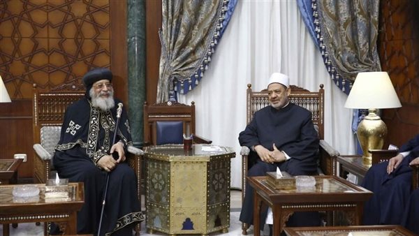 شيخ الأزهر يتلقى تهنئة البابا تواضروس بعيد الأضحى المبارك