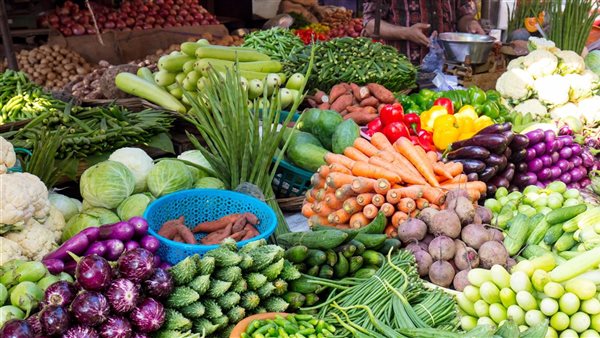 انخفاض أسعار الطماطم والبامية وارتفاع 8 أصناف في سوق العبور