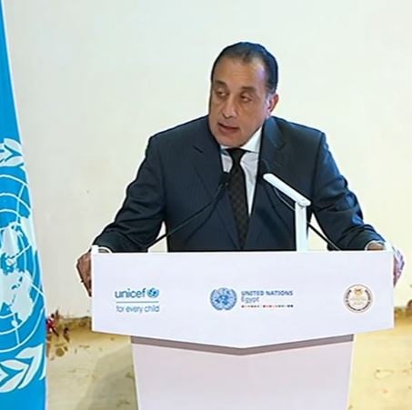 رئيس الوزراء يستعرض جهود خفض الكثافة الطلابية في الفصول المصرية