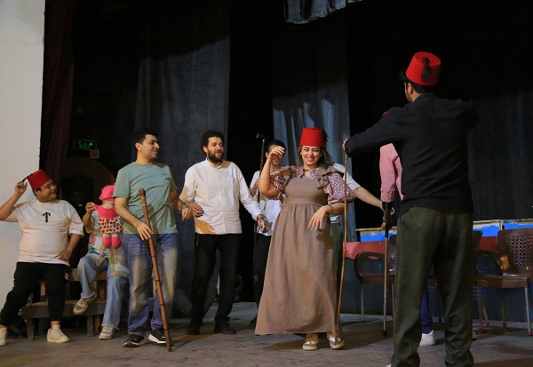 "ساعة حظ" تجربة مسرحية غنائية تأسر الجمهور في عيد الأضحى