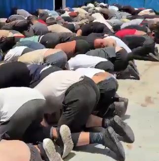وزير الأمن القومي الإسرائيلي يعتدي على ناشطي أسطول الصمود في أسدود