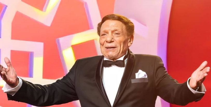 عادل إمام يعود إلى الشاشة من خلال برنامج وثائقي جديد