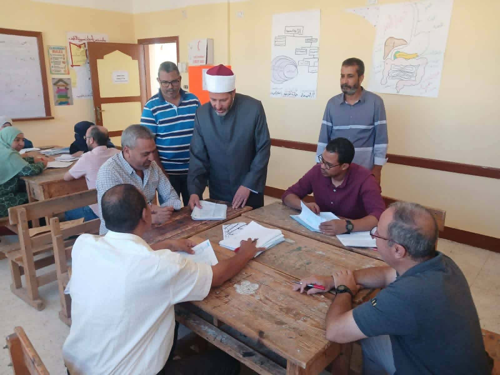 رئيس منطقة جنوب سيناء الأزهرية يتفقد سير أعمال تصحيح الشهادة الإعدادية