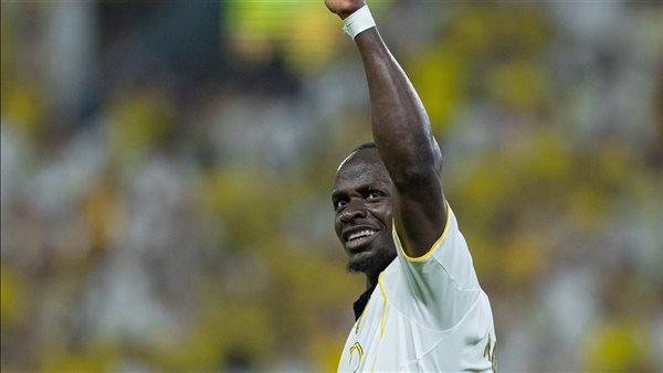 النصر يتوج بلقب الدوري السعودي بعد انتصار ساحق على ضمك