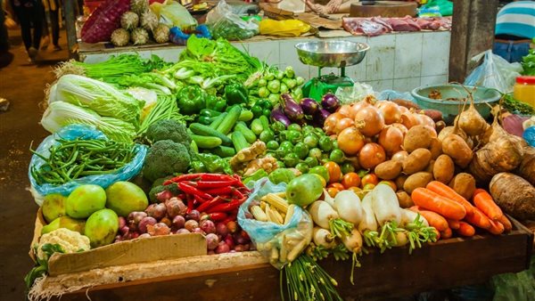 انخفاض ملحوظ في أسعار الخضروات بسوق العبور اليوم الجمعة