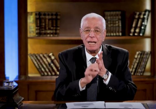 علامات تحذيرية للصداع: حسام موافي يسلط الضوء على المخاطر