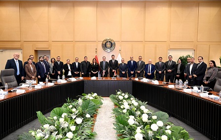 وزارة الصناعة تستضيف مائدة مستديرة لتعزيز التعاون مع الشركات البريطانية