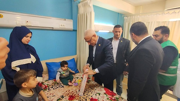 محافظ شمال سيناء يهنئ المرضى والجرحى الفلسطينيين بعيد الأضحى في العريش