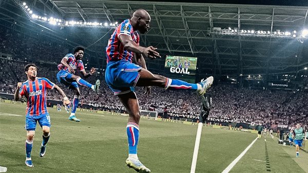 كريستال بالاس يتوج بلقب دوري المؤتمر الأوروبي ويعزز هيمنة الإنجليز
