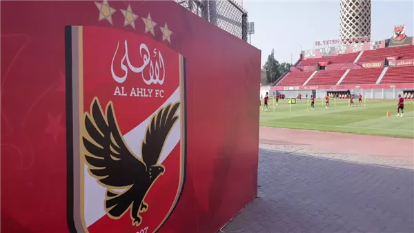 الأهلي يتخذ قرارًا حاسمًا بشأن مستقبل أشرف داري بعد نهاية الموسم