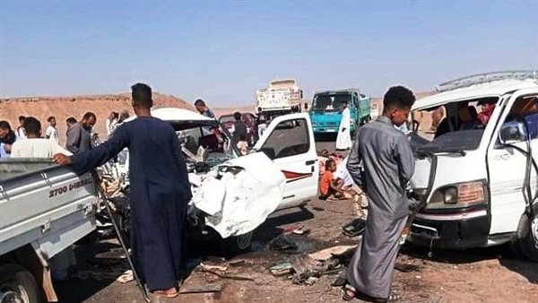 انقلاب سيارة ربع نقل يوقع 19 مصابًا على طريق مرسى علم - إدفو