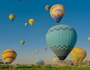 40 رحلة بالون طائر تنقل 1000 سائح في سماء الأقصر قبل توقفها الصيفي