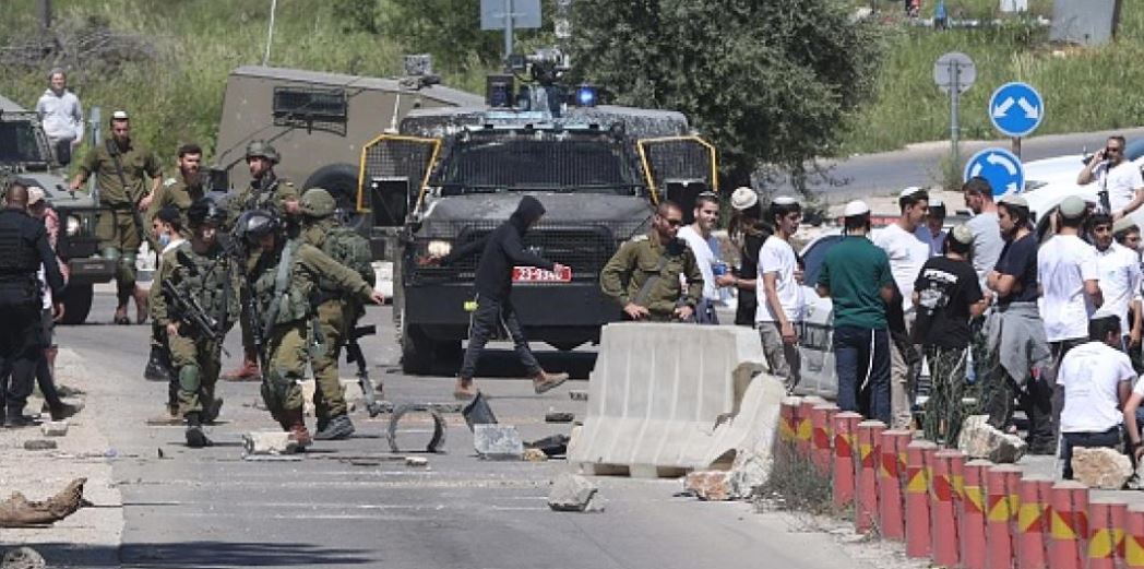 مستوطن إسرائيلي يدهس طفلة فلسطينية في طريقها للمدرسة بنابلس