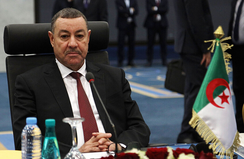 وزير الداخلية الجزائري يبدأ زيارة تاريخية إلى فرنسا لتعزيز العلاقات