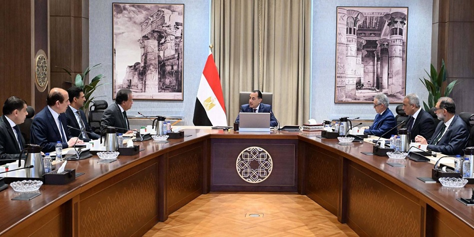رئيس الوزراء يوجه بتعزيز الرقابة على مصانع إنتاج الأغذية لضمان سلامة المواطنين
