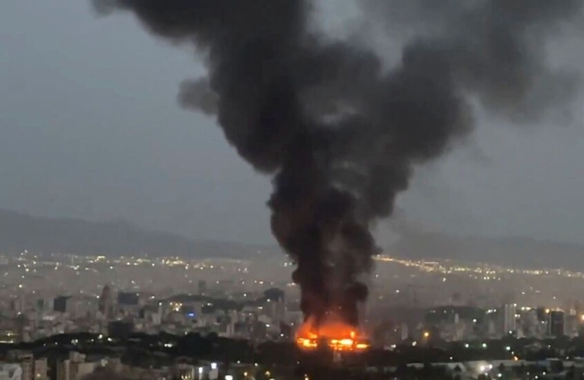 الجيش الأمريكي يشن غارات على إيران بعد إسقاط مروحية أباتشي