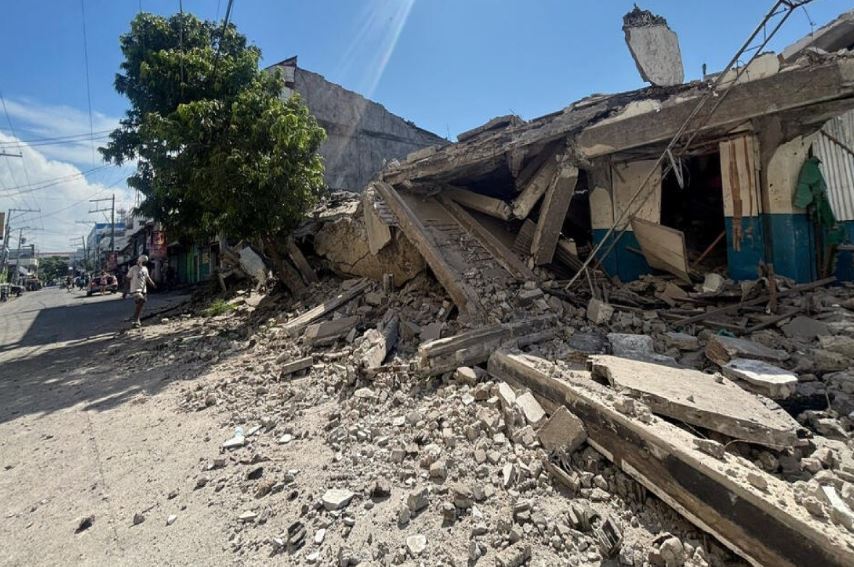 جهود إنقاذ مستمرة في الفلبين بعد زلزال مدمر أودى بحياة 37 شخصاً