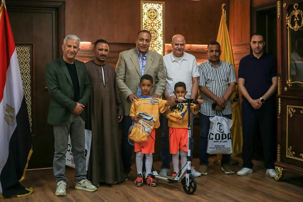 الإسماعيلي يكرّم طفلين تبرّعا بمدخراتهما دعماً لناديهما