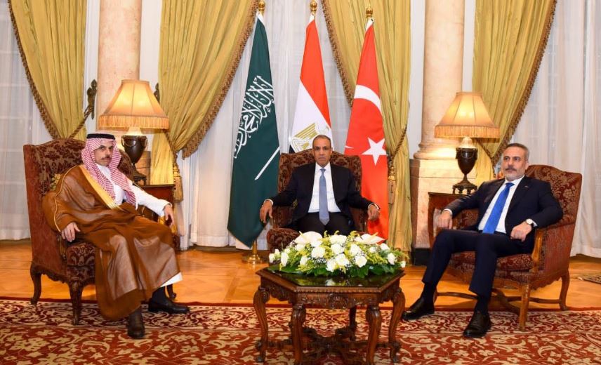 وزير الخارجية يعقد اجتماعًا ثلاثيًا مع نظرائه السعوديين والأتراك في القاهرة