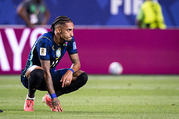 رافينيا يكافح للعودة مع البرازيل قبل الأدوار الإقصائية في كأس العالم