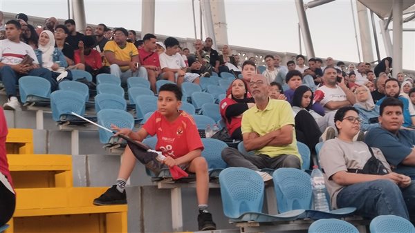 جماهير الإسكندرية تتألق باللون الأحمر دعماً للمنتخب أمام إيران