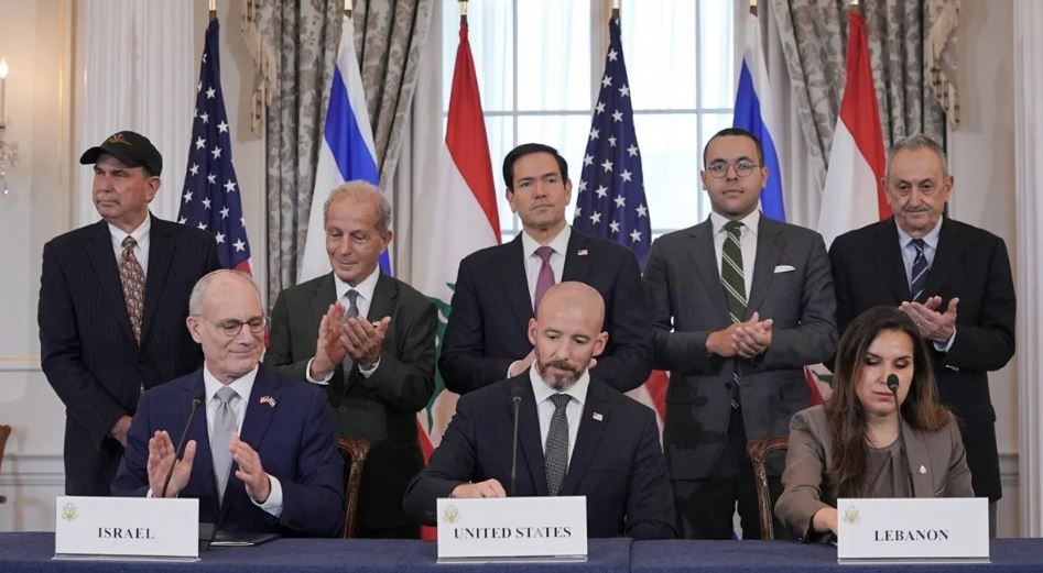 لبنان وإسرائيل وأمريكا يوقعون اتفاقًا تاريخيًا لإنهاء النزاع