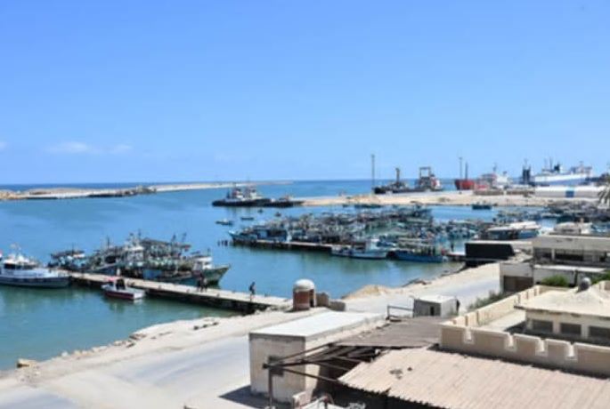 ميناء العريش البحري يعود للعمل بعد تحسن الأجواء